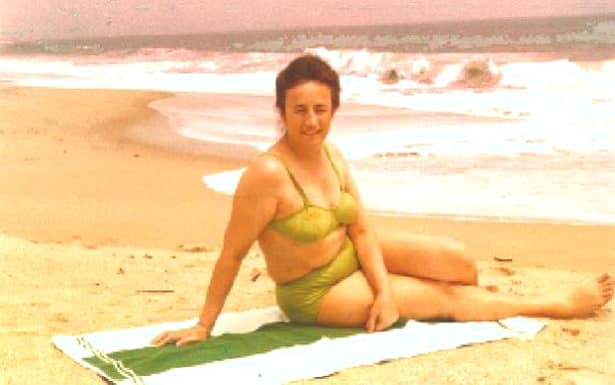 Elena Ceauşescu întorcea toate privirile la plajă. Nu avea nicio problemă în a-şi arăta PĂRŢILE INTIME pe care doar tovarăşul Nicolae Ceauşescu le vedea