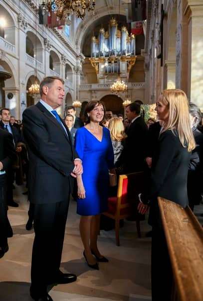 Cum s-a îmbrăcat Carmen Iohannis la recepția de la Palatul Cotroceni