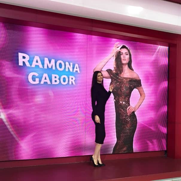 Ipostaze jenante cu Ramona Gabor, în Dubai! A fost fotografiată și filmată așa!