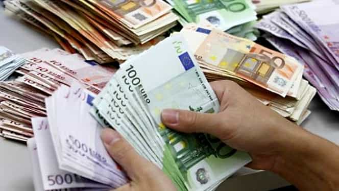 Curs valutar: Euro creşte, dolarul intră pe o pantă descendentă