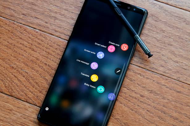 Samsung Galaxy Note 9 moștenește de la predecesorul său Note 8 funcția de scanare a irisului, rezistența la apă și praf IP68, dar și modulul de încărcare wireless. În ceea ce privește procesoarele, experții spun că Samsung va introduce din nou o soluție duală: fie Qualcomm Snapdragon 845, fie un cip Exynos dezvoltat de către Samsung.