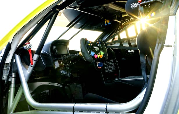 Primele imagini cu bolidul de circuit Aston Martin Vantage GTE