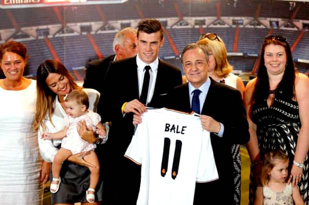 Bale a venit cu soacra la prezentare!
