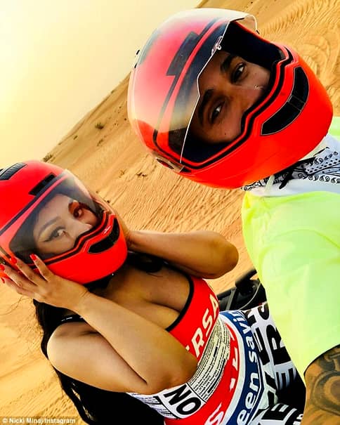 Nicki Minaj si Lewis Hamilton plimbare cu ATV-ul în Dubai