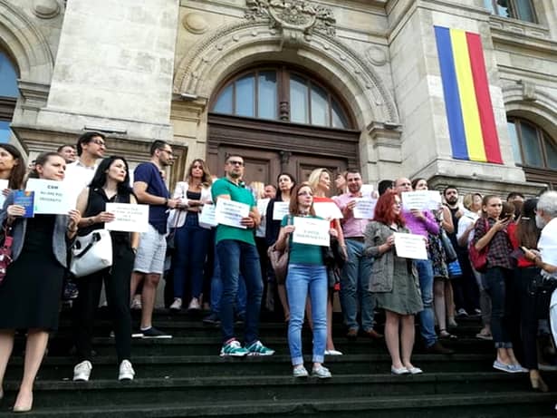 Actorii s-au solidarizat cu magistrații la protestul privind OUG 7! Ce mesaje au transmis