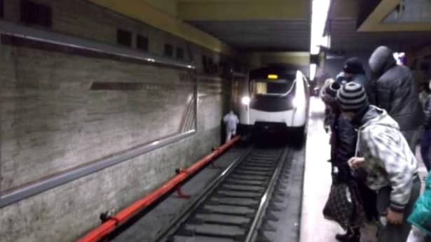 O nouă tentativă de sinucidere la metrou! Circulația la stația Lujerului a fost oprită! Care e starea sinucigașului