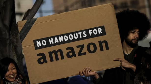 Cutremur financiar în Statele Unite. Amazon nu plătește taxe la stat. Ce spun americanii
