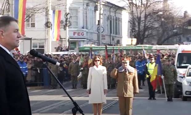 Cum s-a îmbrăcat Carmen Iohannis la Iași pentru manifestările dedicate Micii Uniri! Ținuta soției lui Klaus Iohannis a fost apreciată de toți cei prezenți