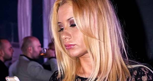 Drama în familia Simonei Traşcă! Blonda suferă după ce a murit o persoană importantă din viaţa ei