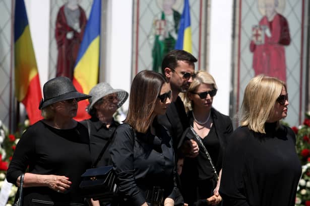 Cristina Țopescu la înmormântarea tatălui său