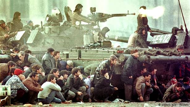 29 ani de la Revoluția din 1989. Așa s-a murit pe, pe lângă și sub tancuri... împotriva unui dușman invizibil...