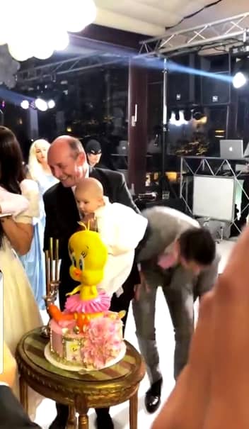 Elena Băsescu, rochie de senzație la botezul fiicei sale! Imagini în premieră
