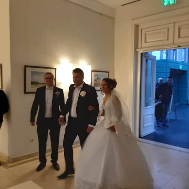 O mireasă din România a votat chiar în ziua nunții. Mireasă