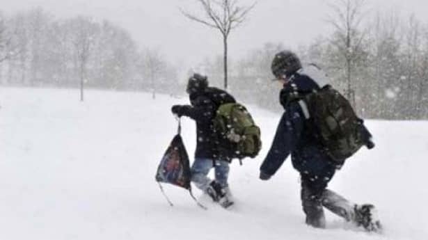 Şcolile au fost închise până vineri, din cauza ninsorilor căzute! Unde nu se vor face cursuri
