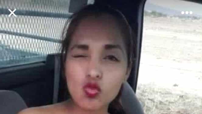 O poliţistă din Mexic s-a pozat topless în timpul serviciului şi a postat imaginea pe Facebook. Reacţia şefilor ei