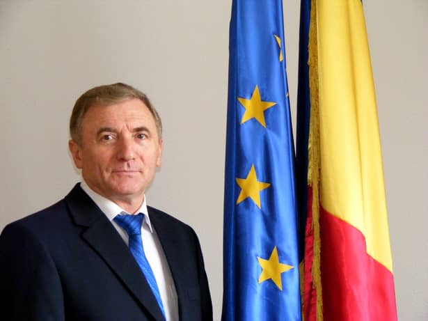 Care este decizia Curții de Apel în cazul lui Augustin Lazăr! Acesta se fotografiază cu drapelul României şi steagul UE
