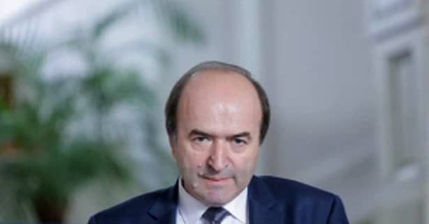 Augustin Lazăr, reacţie nervoasă după vizita lui Tudorel Toader la Parchetul General: “Ministrul a acţionat ilegal”