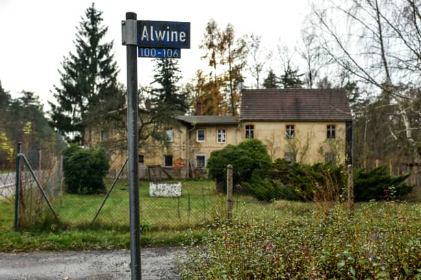 Sat din Germania vândut la licitaţie! Are 16 mii de metri pătraţi şi a costat cât o vilă din România!