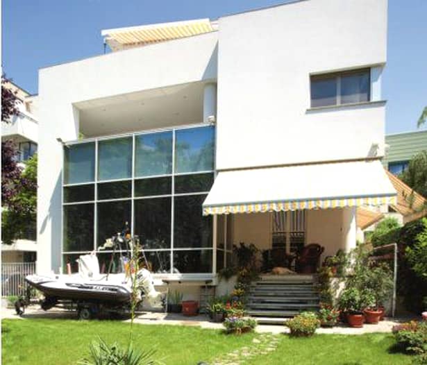 Cum arată casa de lux în care locuiește Monica Tatoiu! Costă 2,5 milioane de euro și are 9 dormitoare. FOTO