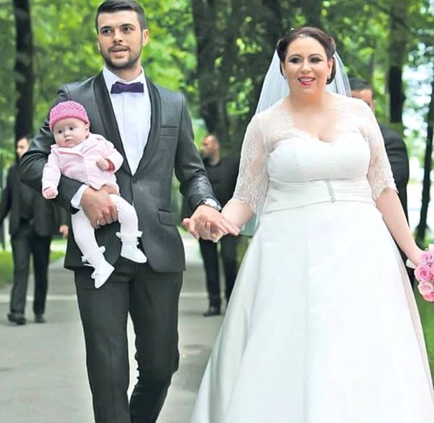 Oana Roman a îmbrăcat rochia de mireasă la care a visat de mică, abia la 4 ani de la nuntă