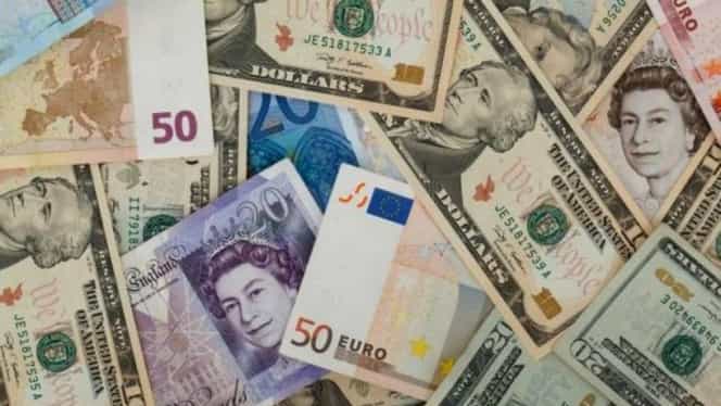 CURS BNR. Euro creşte, dolarul scade