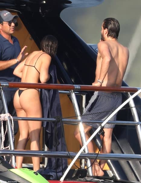 Ce cuplu fără ruşine! Scene incendiare pe yacht! Au început să se atingă şi… Vezi imaginile interzise!