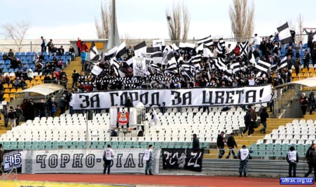Doi fani ai Zoriei Lugansk au ars un steag separatist. Au primit condamnări record