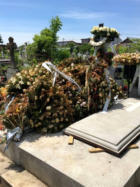 Cum arată mormântul lui Răzvan Ciobanu, la două săptămâni de la moartea sa. Ce a apărut la locul de veci