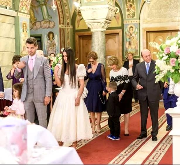 Cum au fost surprinși Traian Băsescu și soția lui Maria, la botez! Imaginile au apărut abia acum