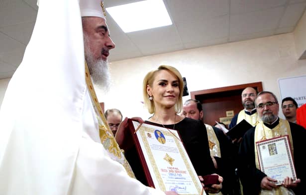 Gabriela Firea vrea să-i acorde Patriarhului Daniel titlul de cetăţean de onoare al Bucureştiului