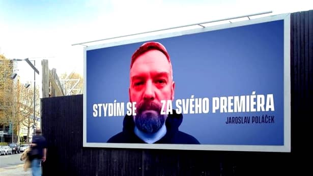 Campanie inedită în Cehia, împotriva premierului țării: „Mi-e rușine!” Cum s-au fotografiat cetățenii