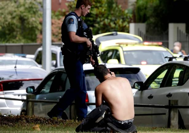 Atac teorist în Noua Zeelandă! Peste 40 de morţi, 4 persoane au fost reţinute! Unul dintre atacatori a transmis LIVE. VIDEO