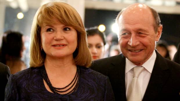 Cum au fost surprinși Traian Băsescu și soția lui Maria, la botez! Imaginile au apărut abia acum