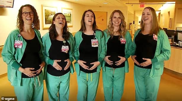 Baby Boom! 9 asistente medicale care lucrează la același spital au rămas însărcinate, relativ, în același timp