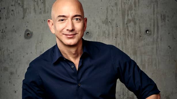Jeff Bezos este cel mai bogat om al planetei! Ce avere are!