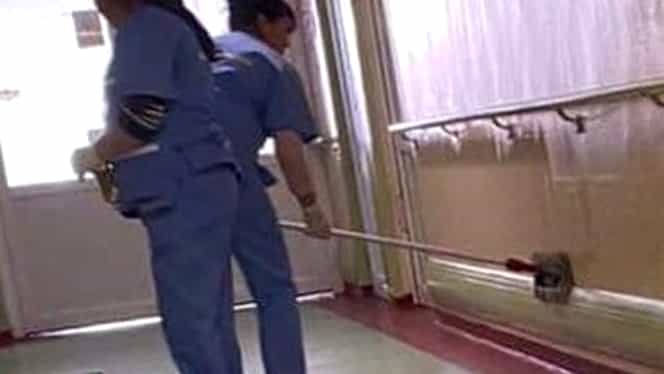 Video scandalos! Cum se face curățenie în Spitalul Bagdasar Arseni cu un mop murdar