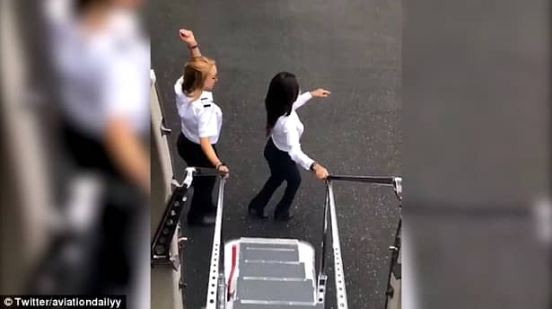 VIRAL! Kiki Challenge: Pilotul a sărit din avion și a început să danseze pe melodia lui Drake