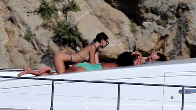 Gigi Hadid și Emily Ratajkowski s-au dezlănțuit în bikini! Imagini bombă de pe yacht cu două dintre cele mai frumoase vedete!