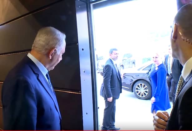 Benjamin Netanyahu a condus-o pe Viorica Dăncilă până la mașina oficală