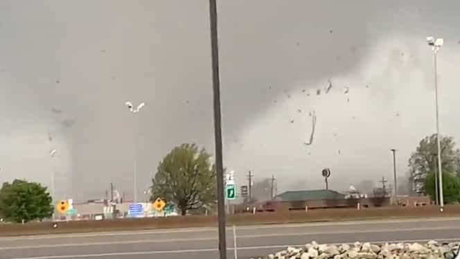 O tornadă de proporții a făcut ravagii în SUA. Pagube importante în Arkansas. VIDEO