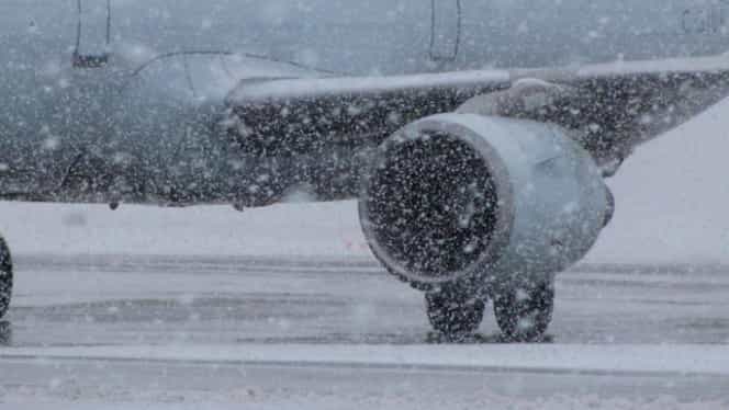 Viscolul dă bătăi de cap pe Otopeni! Trafic aerian cu întârzieri și posibile curse anulate în România din cauza ninsorii
