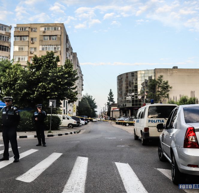 Pirotehniștii s-au deplasat de urgență la fața locului, după ce alerta cu bombă la banca din Giurgiu a fost anunțată prin telefon, în jurul orei 4.00