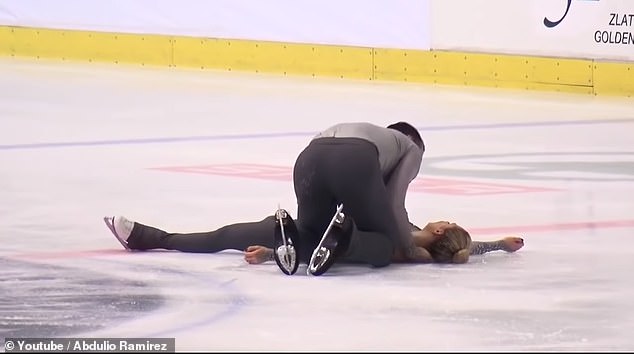  Moment groaznic, la patinaj artistic: a leșinat după ce a fost scăpată în cap de partener VIDEO