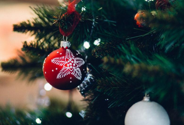 Câte zile libere primesc angajații de la stat de Crăciun și de Revelion 2019. Guvernul decide, azi