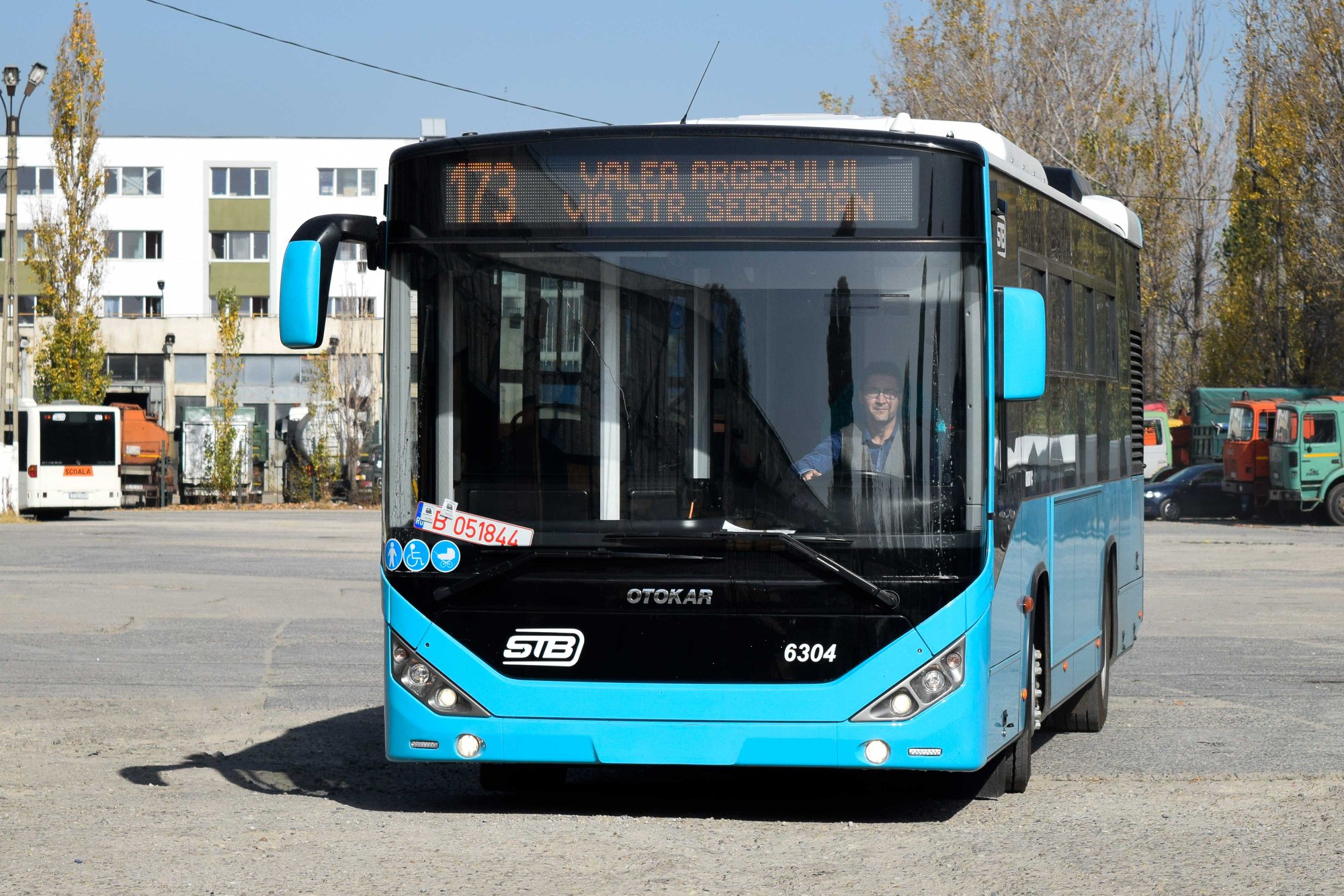 Un autobuz Otokar în timpul circulaţiei în Bucureşti