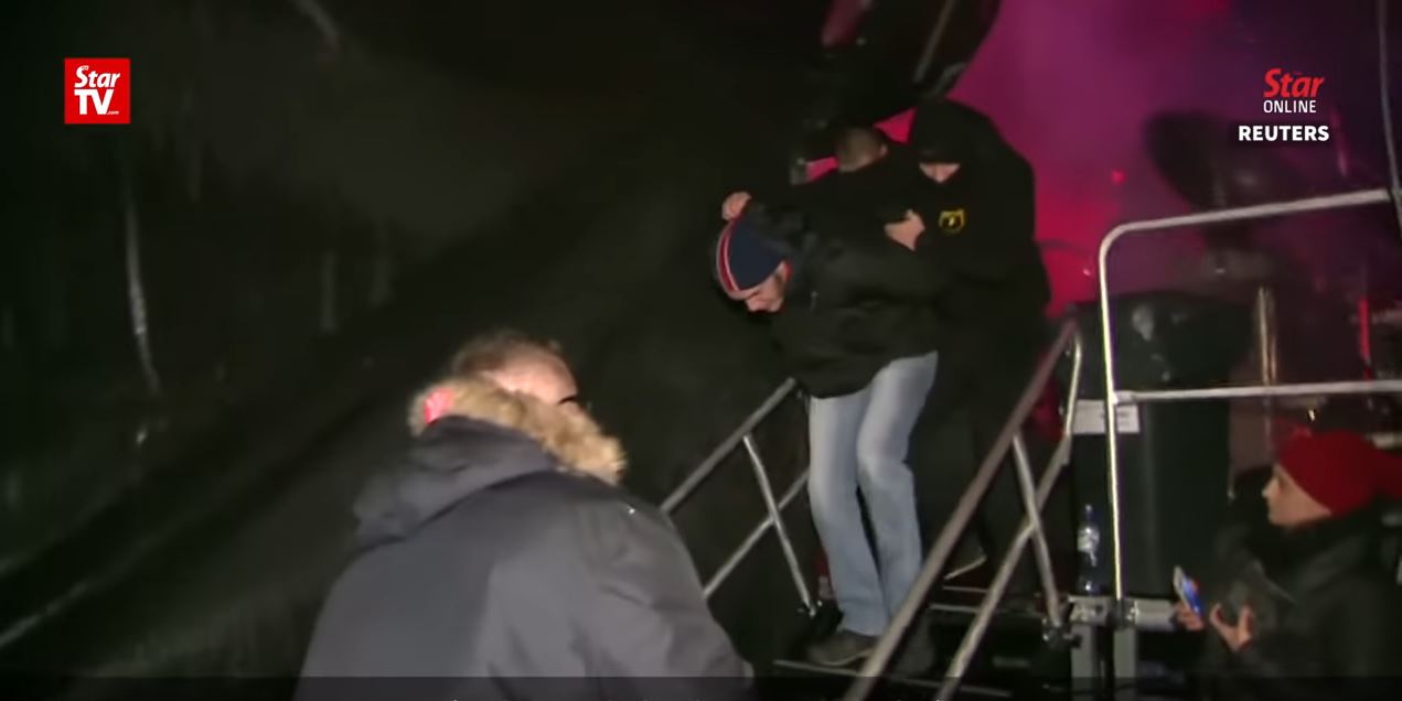 Primarul din Gdansk, înjunghiat în fața a mii de persoane. VIDEO