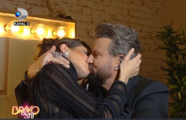Momentul sărutului dintre Cătălin Botezatu şi Cristina Ich, din culisele emisiunii Bravo, ai stil