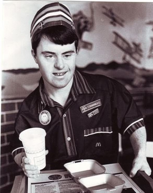 Povestea bărbatului cu sindromul Down care a lucrat timp de 32 de ani la McDonald's