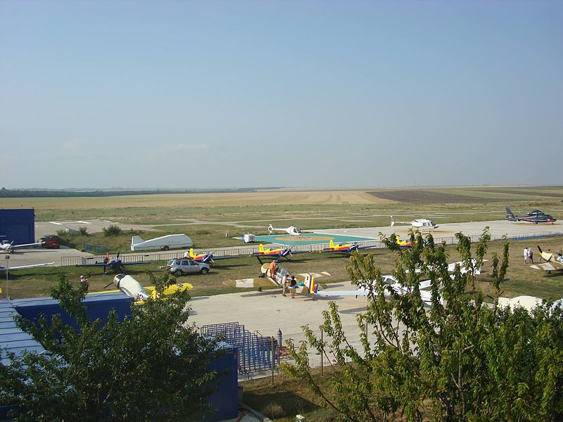 Aeroportul are o suprafață de 36 ha