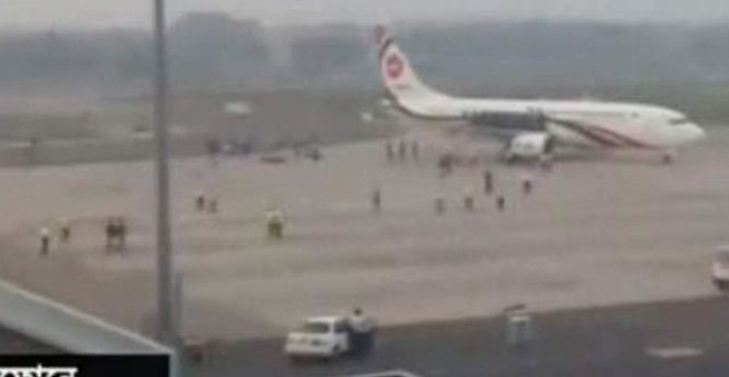 Avion cu 148 de pasageri, deturnat de un bărbat înarmat!